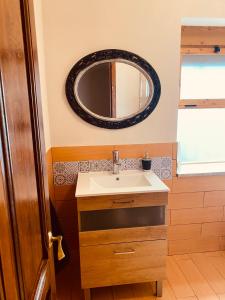 a bathroom with a sink and a mirror at Casita de pueblo in Benicàssim