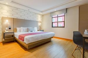 a bedroom with a bed and a desk and a window at Kali Ciudadela Mexico City in Mexico City