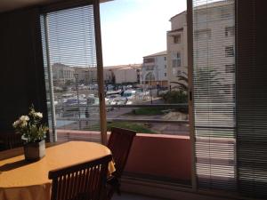 Balkón alebo terasa v ubytovaní Coquet T2, quartier des quilles, climatisé, 300m des plages