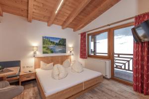 Posteľ alebo postele v izbe v ubytovaní Hotel Garni Schönblick + 37 fotografií