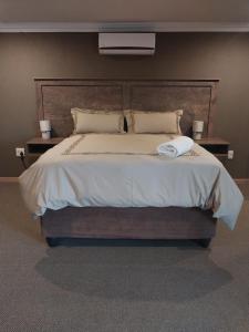Mourice Lodge tesisinde bir odada yatak veya yataklar