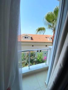 A balcony or terrace at Zen House with sea views, near Kleopatra beach