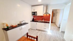 Kuchnia lub aneks kuchenny w obiekcie Vivienda Turística Cervantes