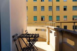 a balcony with a table and a building at Hotel Re Di Roma in Rome