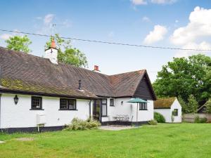 a white house with a black roof at Kingshill Farm Cottage - 28270 in Great Missenden