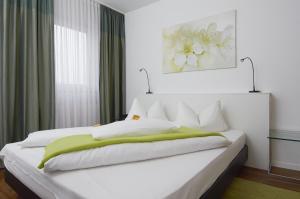 Postel nebo postele na pokoji v ubytování Gartenstadt Hotel