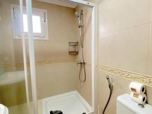 Koupelna v ubytování Milenio 1H Apartments Casasol + 21 fotografií