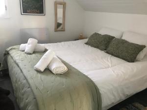 a large white bed with towels on top of it at La Kaz montagne in Briançon