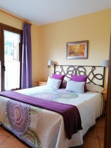 Posteľ alebo postele v izbe v ubytovaní Apartaments La Bonaigua