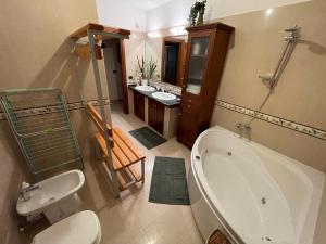 Ένα μπάνιο στο Smcvapartment +11 φωτογραφίες