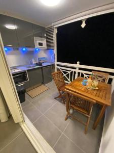 Cucina o angolo cottura di The Grey Rocks Studio