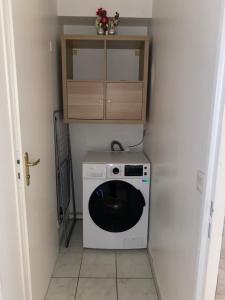 a washer and dryer in a small room at Appartement duplex T3 - Paris - Roissy CDG - Parc des expositions - Disney - Astérix in Villepinte
