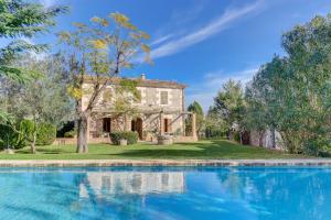 an estate with a swimming pool in front of a house at U Vila in Pollença