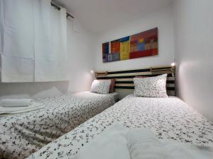 two beds sitting next to each other in a bedroom at Casa do Garcês by Lisbon Village Apartments in Lisbon