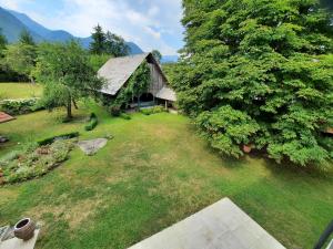 an aerial view of a yard with a barn at Landhaus Just in Maria Elend