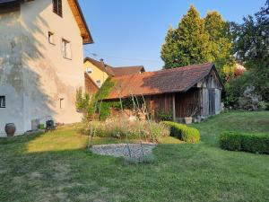 Ein Garten an der Unterkunft Landhaus Just