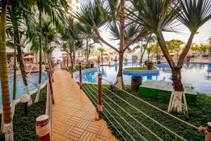 a resort with palm trees and a swimming pool at Riviera Park in Caldas Novas