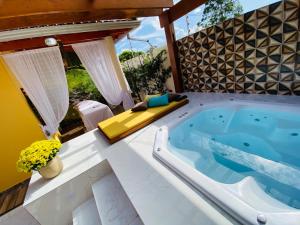 a jacuzzi tub in a backyard at Villa Paradise in Brazil - Praia de Guaratiba Prado-BA in Prado