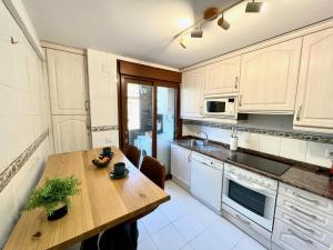 Kuchnia lub aneks kuchenny w obiekcie Tenor Apartamento inc Parking