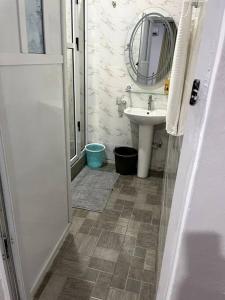 Koupelna v ubytování Beautiful 2Br Apt in Ogba, Ikeja, Lagos