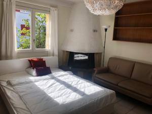 Säng eller sängar i ett rum på Beautiful Room with free parking close to EPFL