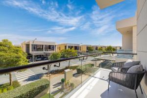 an apartment balcony with a view of a courtyard at Luxury 5-BR Villa Private Pool Golf Views in Dubai