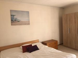 Säng eller sängar i ett rum på Beautiful Room with free parking close to EPFL