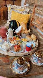 a tray of food on a wooden table with food at Chalés na Roça in Pirenópolis