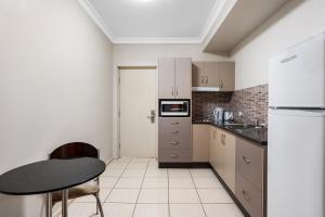 Cucina o angolo cottura di Western Gateway Motel and Apartments