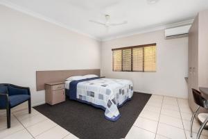 Letto o letti in una camera di Western Gateway Motel and Apartments