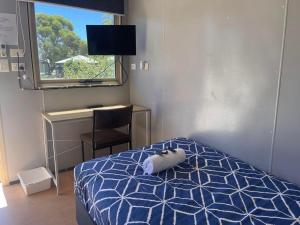 Kerang Holiday park客房内的一张或多张床位