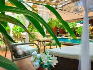 a bedroom with a bed and a pool at Alaska pool cafe&homestay2 in Ban Ton Pho