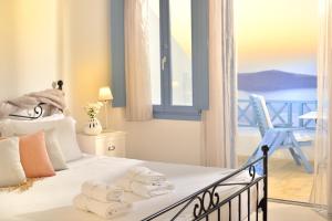 Tempat tidur dalam kamar di Absolute Bliss