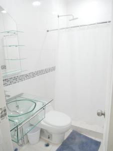Vannituba majutusasutuses Hostal EL Prado +37 fotot