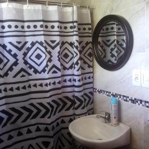 Ένα μπάνιο στο Casa en punta N a 12 minutos de Piriapolis