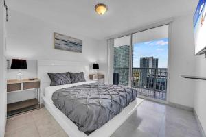 Postel nebo postele na pokoji v ubytování Iconic High floor 3 bedrooms in the heart of Miami + 37 fotografií