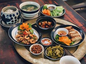 Makanan di atau di tempat lain dekat hotel