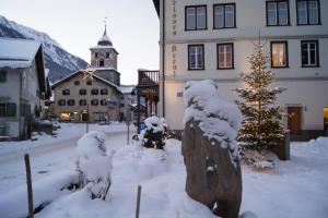 Hotel Weisses Kreuz Bergün talvel