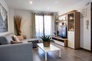 TV a/nebo společenská místnost v ubytování Apartamento a 50 metros de la playa, Luminoso y acogedor