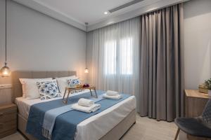 Posteľ alebo postele v izbe v ubytovaní Pelagia Apartment by Kormaris