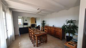 Część wypoczynkowa w obiekcie La maison de vacances de Campoussin