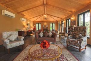 Aalia Jungle Retreat and Spa, Bandarjudh, Haridwar - Araiya Anthology的休息区