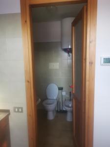 A bathroom at BAITA DEL SOLE