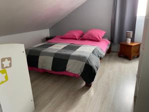 Postel nebo postele na pokoji v ubytování ti Kaz Papang