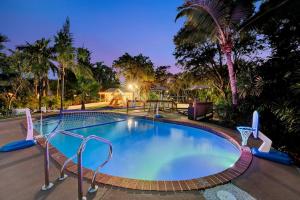 Bazén v ubytování Spacious 8BR w Guesthouse POOL Tons of Games nebo v jeho okolí