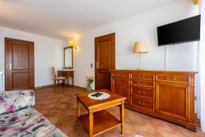 Televízia a/alebo spoločenská miestnosť v ubytovaní Guest House Agava