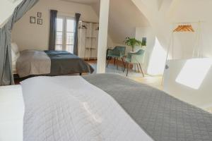 Postel nebo postele na pokoji v ubytování Ferienwohnung "Zugspitze" - 95qm Maisonette in Mering Zentrum