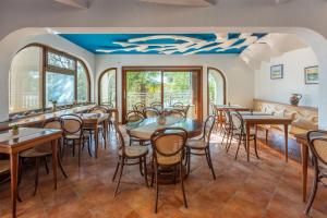 Reštaurácia alebo iné gastronomické zariadenie v ubytovaní Guest House Agava