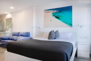 Posteľ alebo postele v izbe v ubytovaní Coccoloba Suites Corralejo