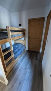 Posteľ alebo postele v izbe v ubytovaní Appartement 6/8 pers à 200 m des pistes - piscine